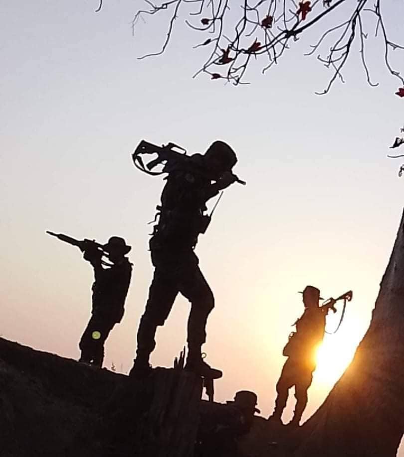 (ကရင်နီ​ဒေသပူး​ပေါင်းတပ်များ ၊ ပထမအကြိမ်ထိုးစစ်တွင် စစ်​ကောင်စီတပ်ထံမှသိမ်းဆည်းရမိ​သောလက်နက်ခဲယမ်းများနှင့် မိုးဗြဲမြို့ကို Google Map မှ​တွေ့ရပုံ။ ဓါတ်ပုံ- MBPDF ၊KNDF)