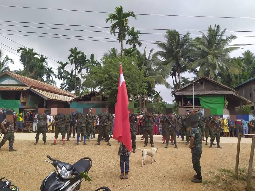 (တနင်္သာရီကာကွယ်ရေးပြောက်ကျားတပ်မှ ရဲဘော်များအား တွေ့ရစဥ်)