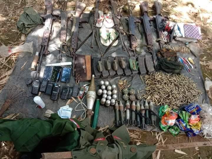 ကောင်သူးလေ ထိန်းချုပ်နယ်မြေ မူတြော်ခရိုင် တပ်မဟာ(၅)မှ နယ်မြေကျုးကျော်စခန်းချသည့် အကြမ်းဖက် စစ်ကောင်စီ တပ်စခန်း (ဖေါလု)စခန်းအား သိမ်းပိုက်စဉ် ရရှိသည့် လက်နက်ခဲယမ်းများ၊ ဓာတ်ပုံ - thooleipoe