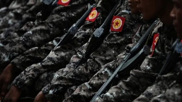 မိုးကုတ်တိုက်ပွဲတွင် အခြားရဲဘော်များကို ဆုတ်ခွာခိုင်းပြီး တစ်ဦးတည်းခံပစ်ရင်း ရှေ့တန်း၌ကျန်နေခဲ့သည့် ဒုရင်းမှူးကိုမှိုင်း ငါးရက်အကြာတွင် တပ်ရင်းသို့ ပြန်ရောက်လာ