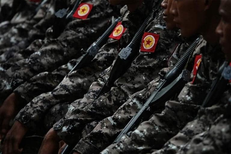 မိုးကုတ်တိုက်ပွဲတွင် အခြားရဲဘော်များကို ဆုတ်ခွာခိုင်းပြီး တစ်ဦးတည်းခံပစ်ရင်း ရှေ့တန်း၌ကျန်နေခဲ့သည့် ဒုရင်းမှူးကိုမှိုင်း ငါးရက်အကြာတွင် တပ်ရင်းသို့ ပြန်ရောက်လာ