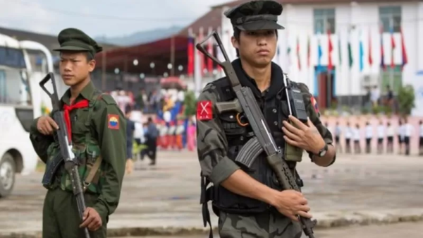 မြောက်ပိုင်းမဟာမိတ်အဖွဲ့မှ ရဲဘော်နှစ်ဦးအား တွေ့ရစဥ်၊ ဓာတ်ပုံ - AFP/GETTY IMAGES