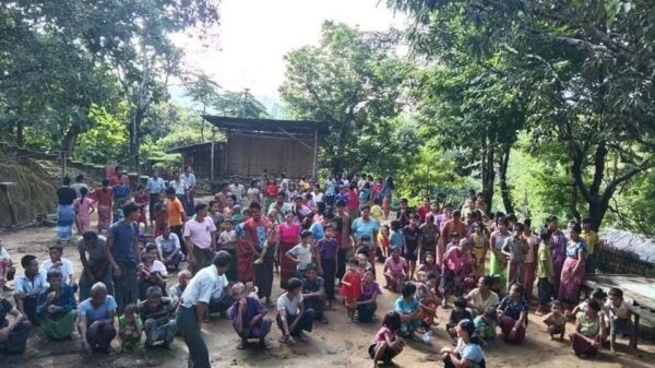 ချင်းပြည်နယ်၊ ပလက်၀မြို့နယ် မိတ်၀ကျေးရွာအနီးတွင် ရက္ခိုင့်တပ်တော် AA နှင့် စစ်ကောင်စီတပ်အကြား တိုက်ပွဲဖြစ်ပွားပြီး ဒေသခံရွာသားများ မီဇိုရမ်ပြည်နယ်သို့ ထွက်ပြေးတိမ်းရှောင်နေစဉ်၊ ဓာတ်ပုံ - The Chin Journal