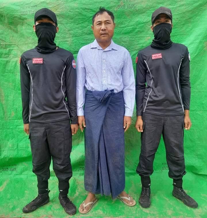 (ဖမ်းဆီးထိန်းသိမ်းခံခဲ့ရသည့် အကျဥ်းဦးစီးဌာန၏ အရာရှိအား တွေ့ရစဉ်၊ဓာတ်ပုံ-Fight For People F.F.P)