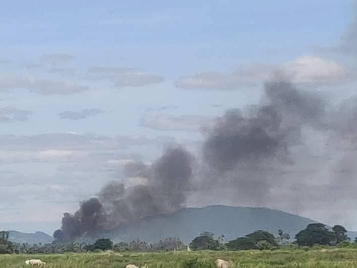 မီးရှို့ဖျက်ဆီးခြင်းခံခဲ့ရသည့် ရေစကြိုနယ် ရေလယ်ကျွန်းရှိ ကျေးရွာတစ်ရွာအား တွေ့ရစဥ်၊ဓာတ်ပုံ-CJ