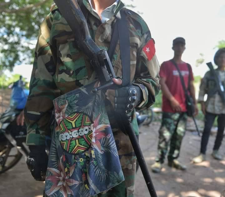 ရွှေဘိုဒေသတွင်း PDFအဖွဲ့အချို့အား တွေ့ရစဥ်။ဓာတ်ပုံ-LPDF (ပုံအဟောင်းကို အသုံးပြုထားပါသည်။)