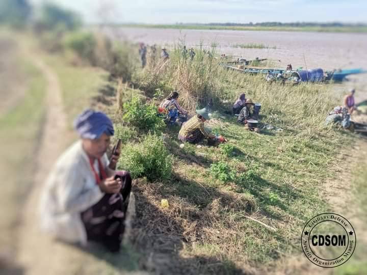 အကြမ်းဖက်စစ်ကောင်စီတပ်၏ မီးရှို့ဖျက်ဆီးသတ်ဖြတ်မှုများကြောင့် ထွက်ပြေးတိမ်းရှောင်နေရသည့် မြောင်နယ်ခံများ၊ဓာတ်ပုံ-CDSOM
