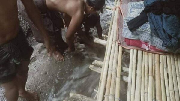 The Youth Force-Saw & Kyaukhtu ၏ရှေ့တန်းစခန်းတစ်နေရာအား တွေ့ရစဥ်၊ ဓာတ်ပုံ - The Youth Force-Saw & Kyaukhtu