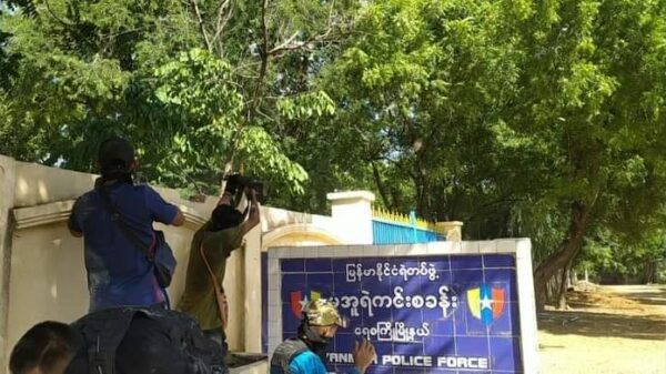 (N-YSO အပါအဝင် ​ဒေသတွင်း PDFများက ​ရေစကြိုမြို့နယ်ရှိ မအူရဲကင်းစခန်းကိုတိုက်ခိုက်စဥ်။ဓါတ်ပုံN-YSO)