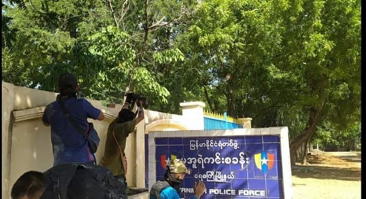 (N-YSO အပါအဝင် ​ဒေသတွင်း PDFများက ​ရေစကြိုမြို့နယ်ရှိ မအူရဲကင်းစခန်းကိုတိုက်ခိုက်စဥ်။ဓါတ်ပုံN-YSO)