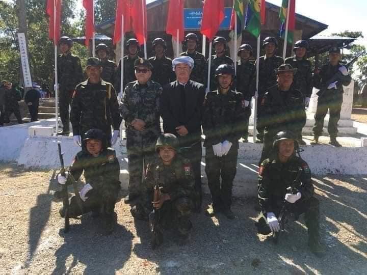PNLA မှတာဝန်ရှိသူအချို့နှင့်တပ်ဖွဲ့ဝင်အချို့ ။ ဓါတ်ပုံ-PNLA