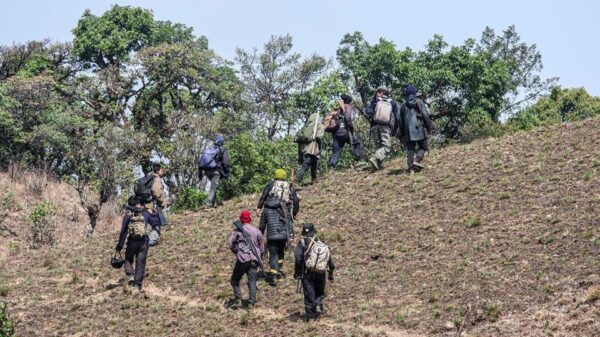 (မင်းတပ် CDFမှ ရဲဘော်များအား တွေ့ရစဥ်၊ ဓာတ်ပုံ - Chin Defence Force - Mindat)