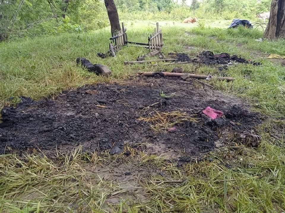 မီးရှို့ဖျက်ဆီးခံခဲ့ရသော TYF စခန်းခွဲတစ်ခုအားတွေ့ရစဉ်၊ ဓာတ်ပုံ - TYF