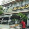(ဓားပြတိုက်ခံရသည့် သိန်းတရာရွှေဆိုင်။ ယခင်ပုံအ​ဟောင်းဖြစ်ပါသည်။ ။ဓါတ်ပုံ-CJ)