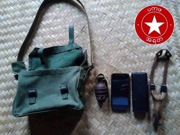 (ငွေတွင်းရွာရှိ စစ်တပ်နှင့်ပျူစခန်းမှ သိမ်းဆည်းရမိသော ပစ္စည်းများ၊ ငွေတွင်းရွာရှိ စစ်တပ်နှင့်ပျူစခန်းအား မီးရှို့ခဲ့စဥ်၊ဓာတ်ပုံ-အရာတော် - ပကဖ)