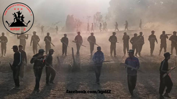 (ကနီမြို့နယ်ပြည်သူ့ကာကွယ်ရေးတပ်ဖွဲ့မှ ရဲဘော်များ စစ်ရေးလေ့ကျင်‌နေကြစဥ်)