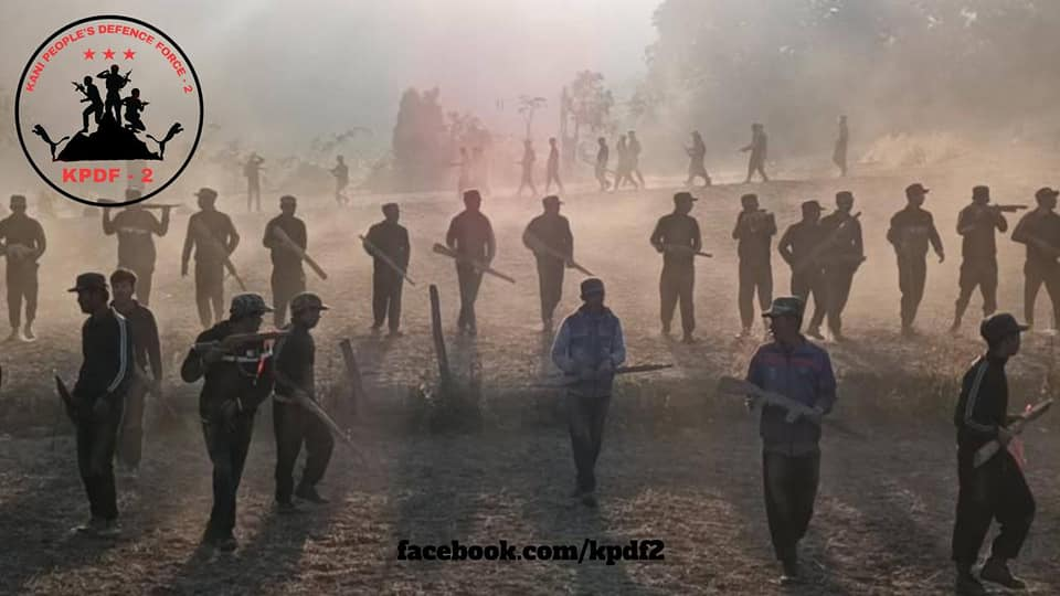 (ကနီမြို့နယ်ပြည်သူ့ကာကွယ်ရေးတပ်ဖွဲ့မှ ရဲဘော်များ စစ်ရေးလေ့ကျင်‌နေကြစဥ်)