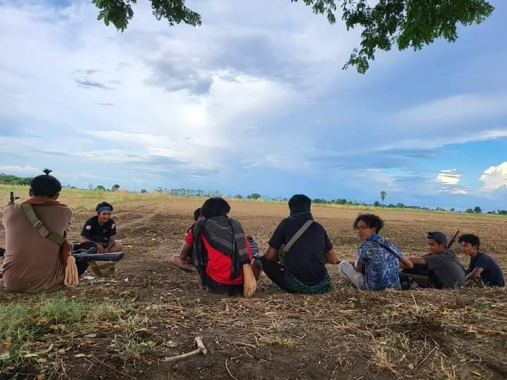 တိုက်ခိုက်ခဲ့သော PDFရဲဘော်များနှင့် ထိခိုက်ဒဏ်ရာရရှိခဲ့သော ရဲဘော်တစ်ဦးအား ဆေးကုသမှုပေးနေစဥ်။ ဓာတ်ပုံ - MG 6ပြောက်ကျားတပ်ဖွဲ့