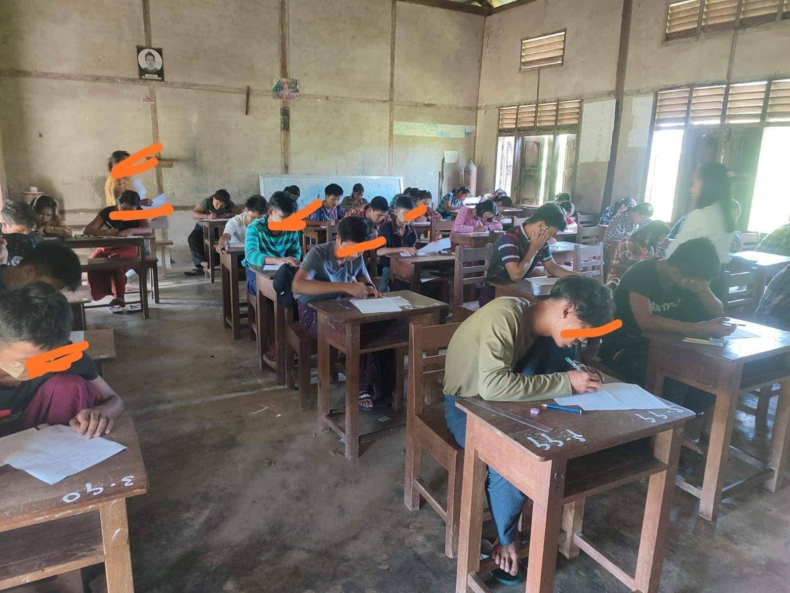 (စာမေးပွဲဝင်ရောက်ဖြေသူနေသူများအား တွေ့ရစဉ်)