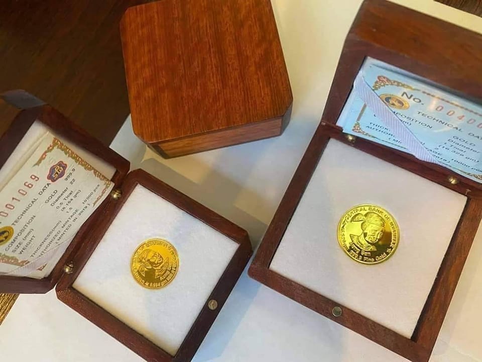 (စစ်​ကောင်စီ ​က​ရောင်းနေ​သော ​ရွှေဒင်္ဂါးပြား။ ဓါတ်ပုံ-စကစပြန်ကြား​ရေး)