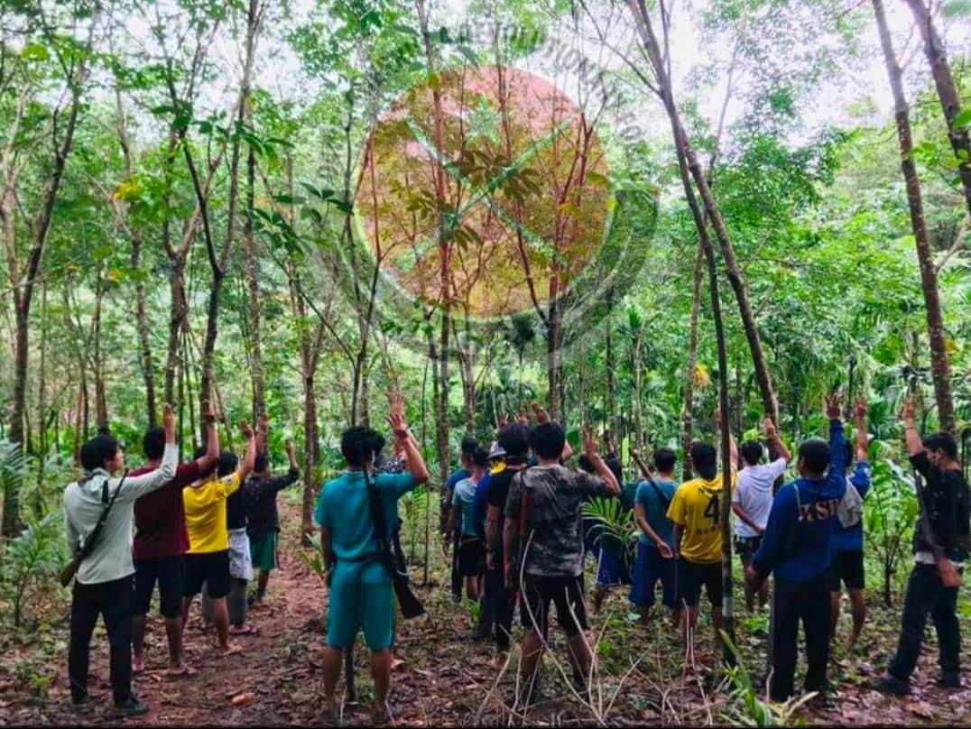 (ထားဝယ်ပြောက်ကျားတော်လှန်ရေးတပ်ဖွဲ့(DGRF)မှ ရဲဘော်များအား တွေ့ရစဥ်)