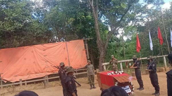 (ကျဆုံး ပြည်သူ့ရဲဘော်အား သင်္ဂြိုလ်နေစဥ်- ကလေးမြို့နယ်- ပကဖ)