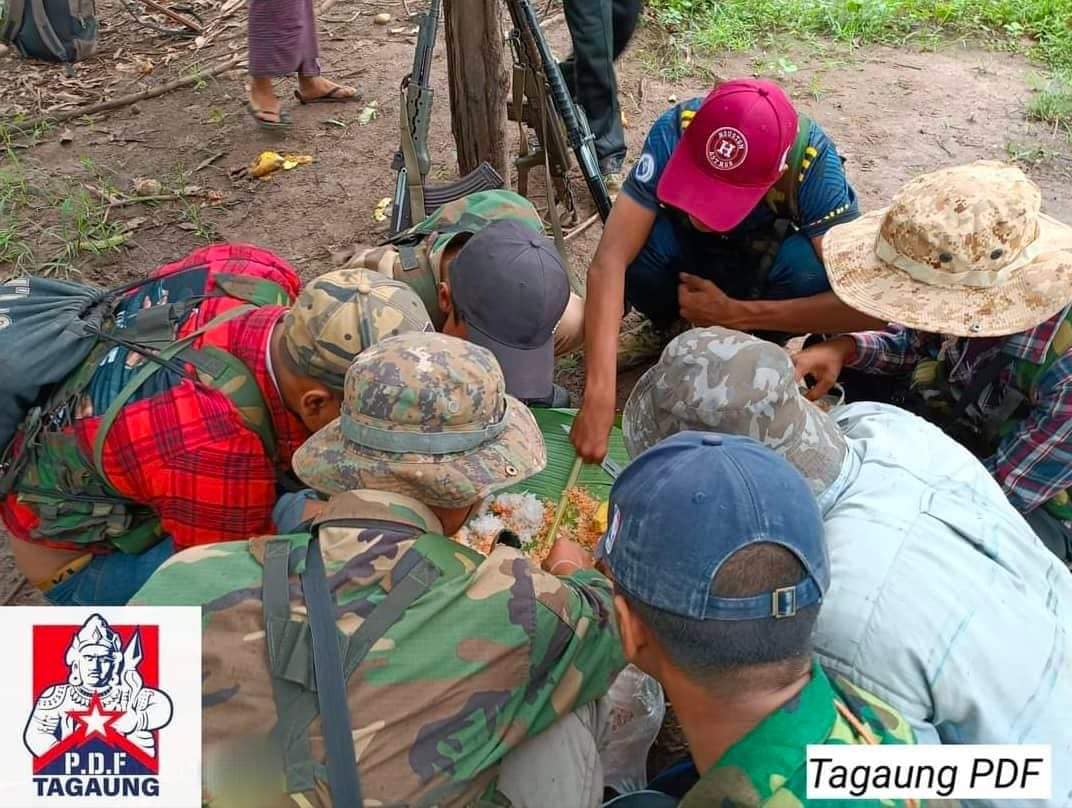 (တကောင်း PDF တပ်ဖွဲ့ဝင်များအား တွေ့ရစဥ်)