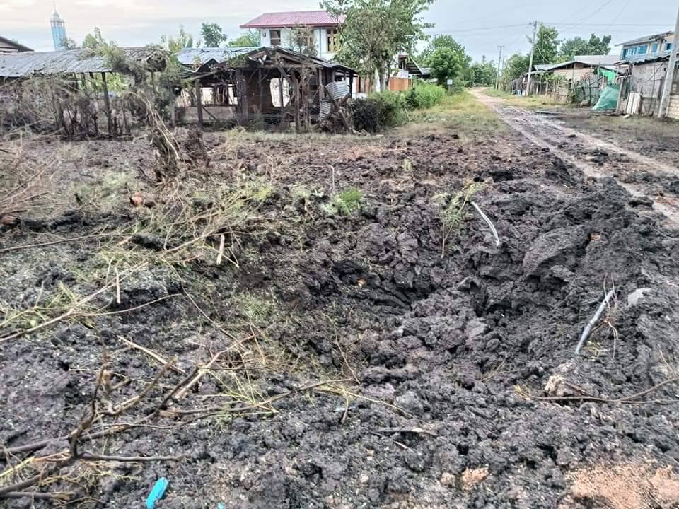 ထိခိုက်ပျက်စီးနေသော နေအိမ်များအား တွေ့ရစဉ်၊ ဓာတ်ပုံ - PKPF