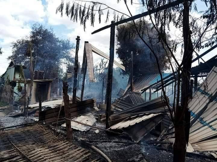 (အိုးဘိုရွာနှင့် ကန်နက်ရွာရှိ မီးရှို့ဖျက်ဆီးခြင်းခံရသော နေအိမ်များအား တွေ့ရစဥ်။ ဓာတ်ပုံ-BEGSC-Myaing)