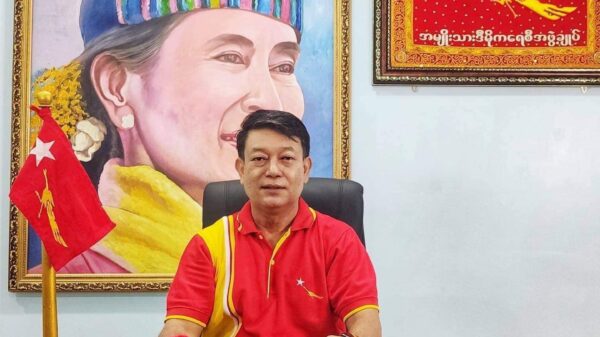ပါတီရုံးရှေ့ လူထုအောင်ပွဲခံလို့ မန္တလေးတိုင်း NLD ပါတီအတွင်းရေးမှူး ကိုစစ်ကောင်စီထောင်ချ