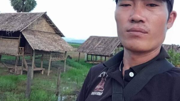 ရှင်းလင်းခံရသည့် ပျူအဖွဲ့ဝင် ရဲထွေးအား တွေ့ရစဉ်