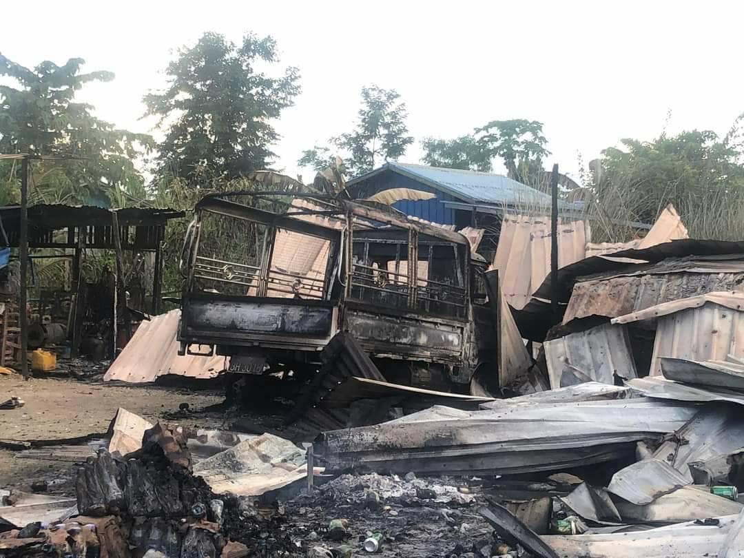 စစ်ကောင်စီဖျက်ဆီးသွားသည့် ကုန်စုံဆိုင်နှင့်အိမ်၊ဓာတ်ပုံ - Cj