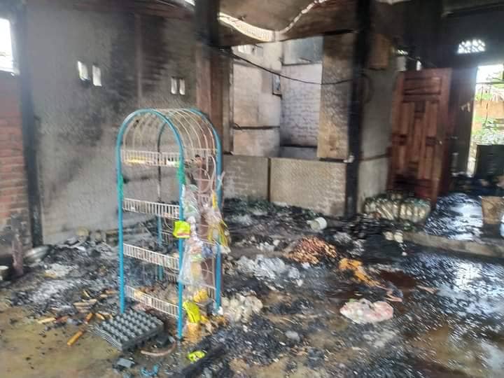 (အင်းပတ်ကျေးရွာအား စစ်ကောင်စီတပ်က ဝင်ရောက်ဖျက်ဆီးမီးရှို့သွားပြီးနောက် တွေ့ရစဥ်၊ဓာတ်ပုံ-ခင်ဦးမြို့နယ်သတင်းမှန်ပြန်ကြားရေး)