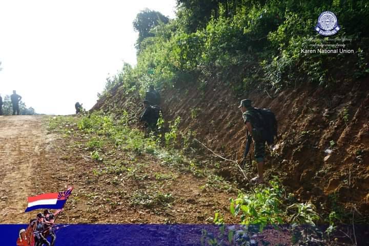 (KNU တပ်မဟာ ၅ မှ တပ်ဖွဲ့ဝင်များ ။ဓါတ်ပုံ-KNU)