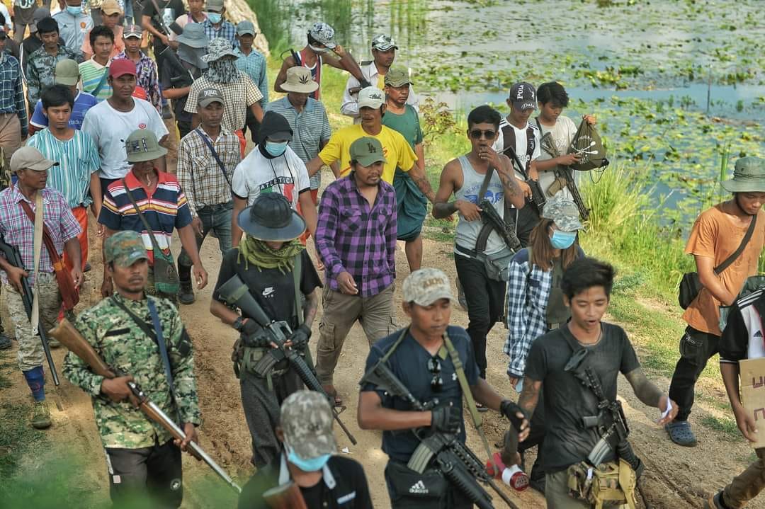 ခုခံတော်လှန်စစ်တစ်နှစ်ပြည့်အဖြစ် အညာဒေသမှPDFများ စုပေါင်းဆန္ဒထုတ်ဖော်စဥ် ။ ။ဓါတ်ပုံ- 96 Soldiers PDF