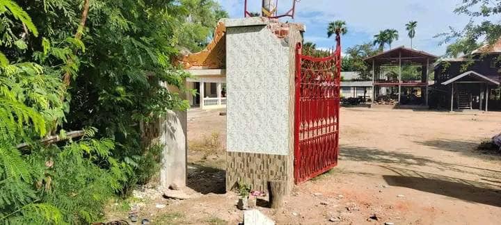 (ယဉ်ကျေးမှုသင်တန်းကျောင်းအတွင်း လက်နက်ကြီးများဖြင့် ပစ်ခတ်ခံရမှုကြောင့် ထိခိုက်ဒဏ်ရာရသွားသော ကလေးငယ်များနှင့် ပျက်စီးမှုများအား တွေ့ရစဥ်၊ ဓာတ်ပုံ- - ပဲယင်းမြို့နယ်စစ်ရှောင်ထောက်ပံ့ရေး)