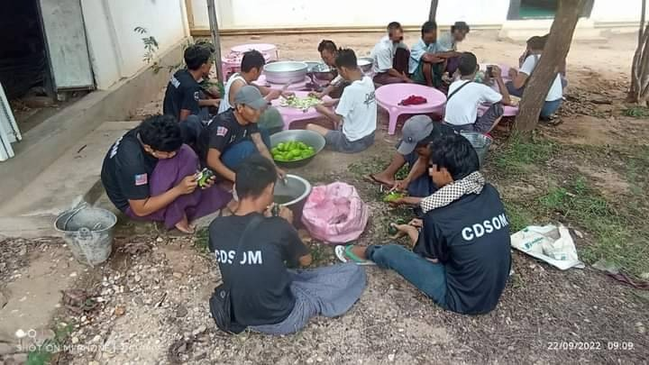 ထွက်ပြေးတိမ်းရှောင်နေရသည့် ပြည်သူများအား တွေ့ရစဉ်၊ ဓာတ်ပုံ-မြောင် CDSOM