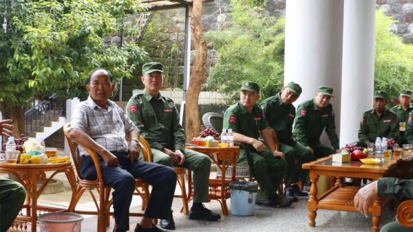 ဝဒေသ၌ တွေ့ဆုံနေစဉ်၊ဓာတ်ပုံ - The Kokang