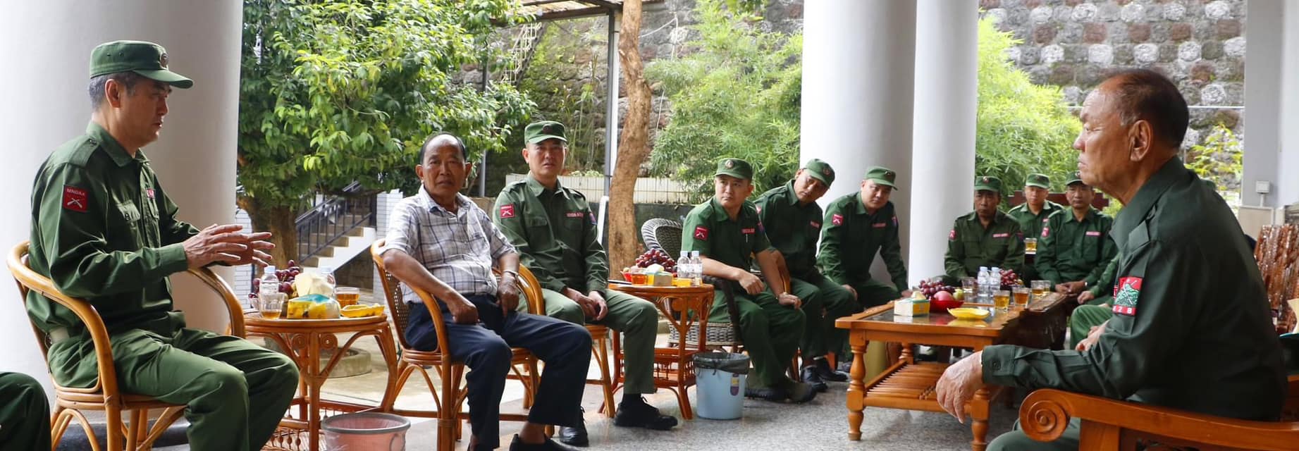 ဝဒေသ၌ တွေ့ဆုံနေစဉ်၊ဓာတ်ပုံ - The Kokang