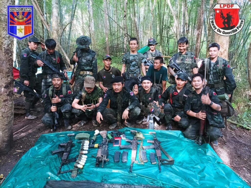 ထားဝယ်-ထီးခီးလမ်းပိုင်းတိုက်ပွဲတွင်စစ်ကောင်စီတပ်ထံမှသိမ်း ဆည်းရမိသောလက်နက်ခဲယမ်းများနှင့်ပူးပေါင်းတပ်ဖွဲ။ ဓါတ်ပုံ- ထားဝယ်PDF