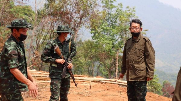 (NUG ကာကွယ်ရေးဝန်ကြီး PDF စခန်းများကို လိုက်လံစစ်ဆေးနေစဥ်)