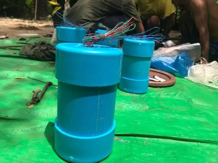 (ကြေးနီတင်ယာဥ်များအား တိုက်ခိုက်ခဲ့သော မိုင်းများအား တွေ့ရစဥ်။ ဓာတ်ပုံ-BDF)