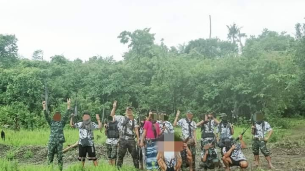 (သထုံမြို့နယ် ပြည်သူ့ကာကွယ်ရေးတပ်ဖွဲ့(ပကဖ)မှ ရဲဘော်များအား တွေ့ရစဥ်)