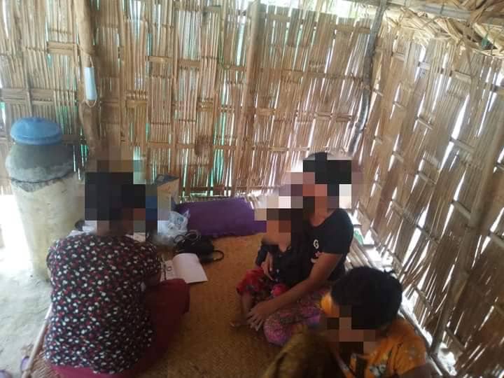 (ထွက်ပြေးတိမ်းရှောင်နေရသည့် ဆိပ်ဖြူနယ်ဒေသခံများအား တွေ့ရစဥ်၊ဓာတ်ပုံ-ဆိပ်ဖြူမြောက်ပိုင်း ပြည်သူ့ကာကွယ်ရေးတပ်ဖွဲ့)
