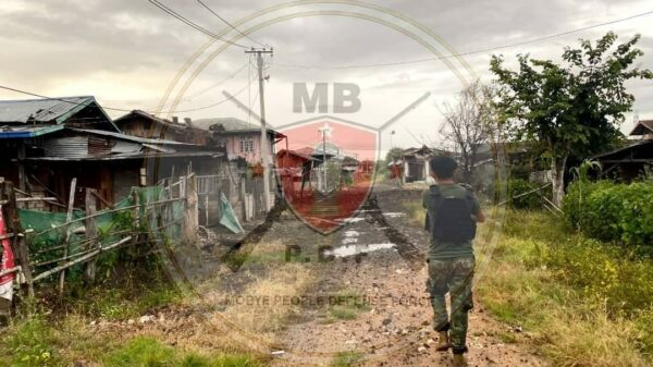 (မိုးဗြဲပြည်သူ့ကာကွယ်ရေးတပ် (MBPDF)မှ ရဲဘော်များအားတွေ့ရစဥ်)