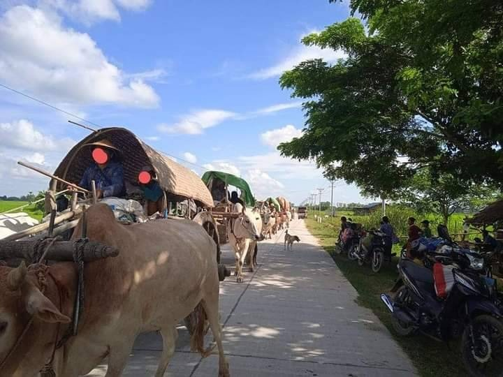 ထွက်ပြေးတိမ်းရှောင်နေရသည့် ရွာခံများအား တွေ့ရစဥ်၊ ဓာတ်ပုံ-TCRF-PLA