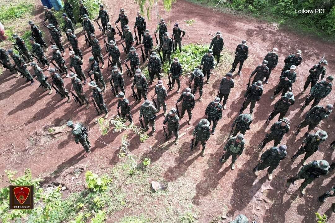 (ကရင်နီပြည်နယ်တွင် စစ်ကောင်စီတပ်ကို ခုခံတိုက်ခိုက်နေသော တော်လှန်ရးတပ်ဖွဲ့များထဲမှ KA ၊ KNDF ၊PDF တပ်ရင်းအချို့ ကိုတွေ့ရစဥ်။ဓါတ်ပုံ-KA၊KNDF ၊PDF)
