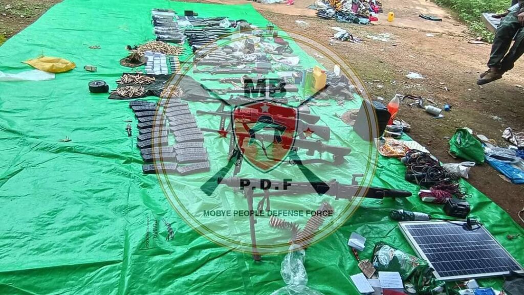 (ယမန်နေ့တိုက်ပွဲ၌ အကြမ်းဖက်စစ်ကောင်စီတပ်၏ လက်နက်ခဲယမ်းများကို သိမ်းဆည်းရမိခဲ့ခြင်း ဖြစ်သည်။ဓာတ်ပုံ - MBPDF)