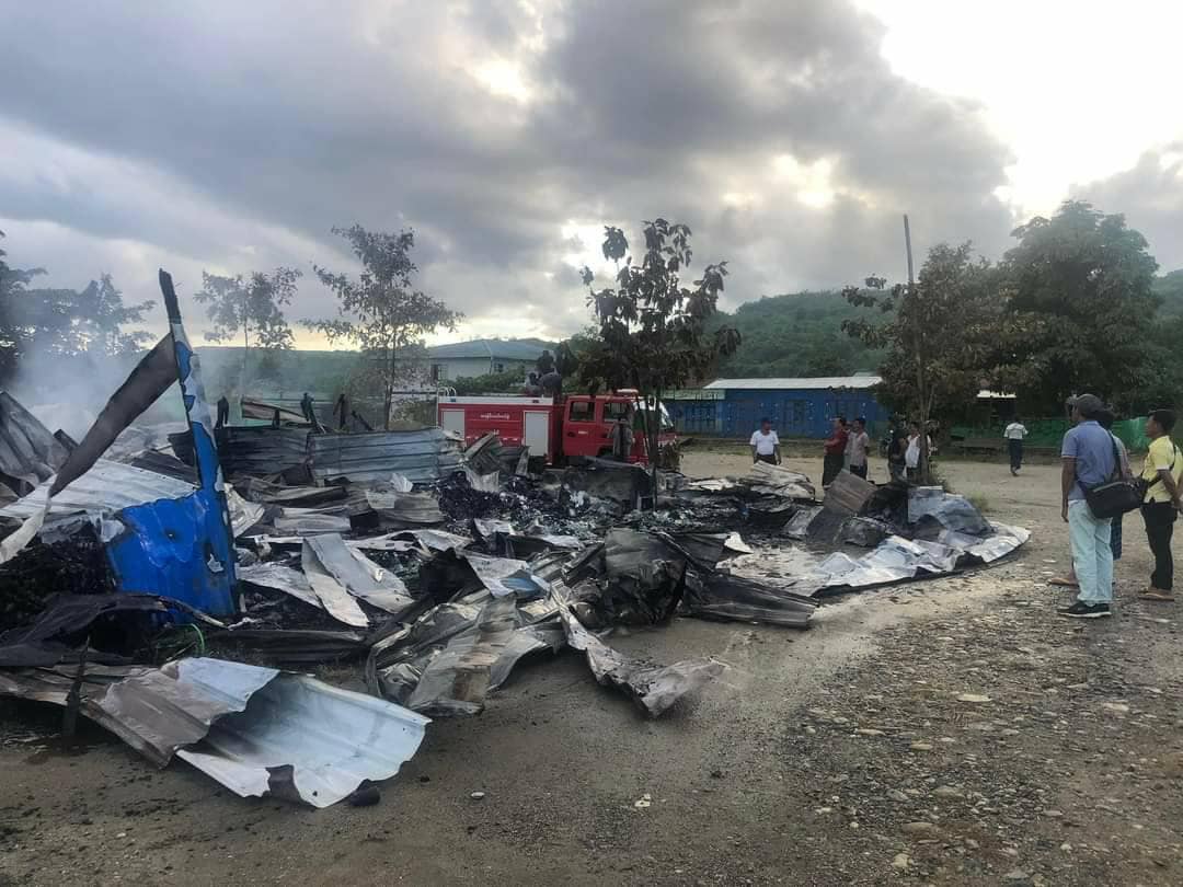 စစ်ကောင်စီဖျက်ဆီးသွားသည့် ကုန်စုံဆိုင်နှင့်အိမ်၊ဓာတ်ပုံ - Cj