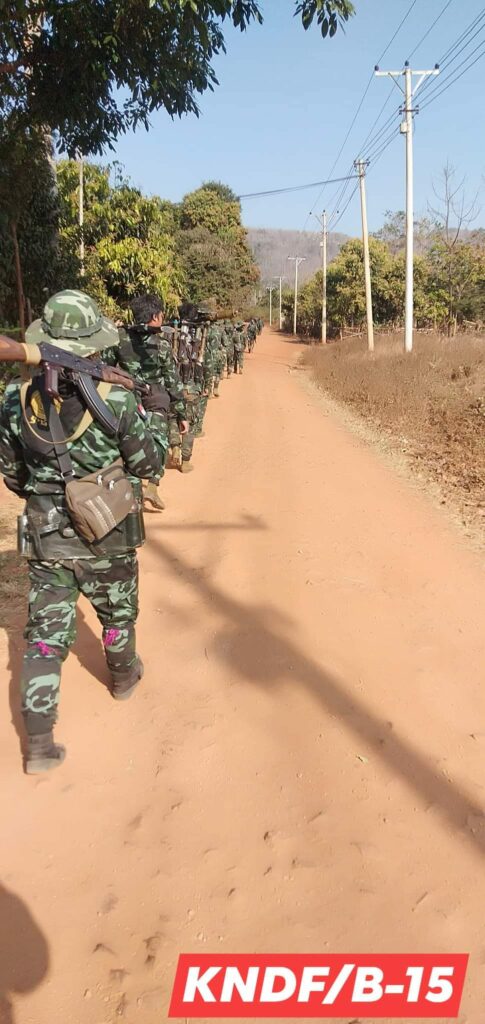 (ကရင်နီပြည်နယ်တွင် စစ်ကောင်စီတပ်ကို ခုခံတိုက်ခိုက်နေသော တော်လှန်ရးတပ်ဖွဲ့များထဲမှ KA ၊ KNDF ၊PDF တပ်ရင်းအချို့ ကိုတွေ့ရစဥ်။ဓါတ်ပုံ-KA၊KNDF ၊PDF)